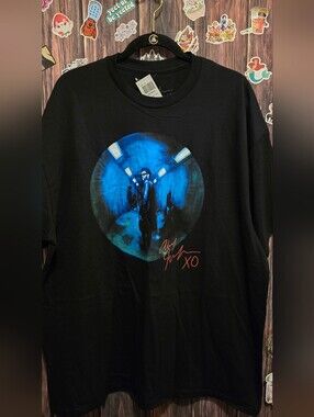 The weekend Black Graphic T-Shirt with Blue Circle Art